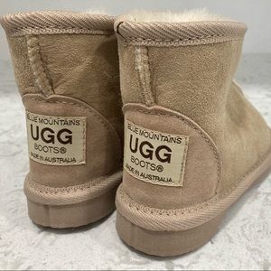 UGG Boots (Blue Mountains) Size 7-8 Toddler.